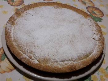 Crostata ripiena agli amaretti