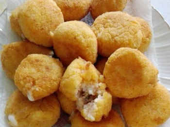 Arancini con salsiccia e scamorza