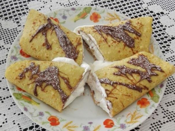 Crepes di castagne con panna e nutella