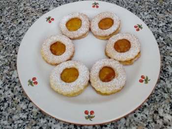 Biscotti farciti con confettura di arance amare