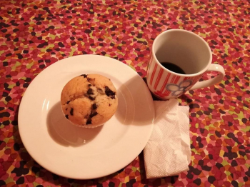 Muffin ai mirtilli e gocce di cioccolato