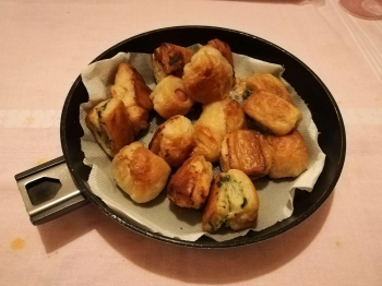 Rustici con gli spinaci e provolone