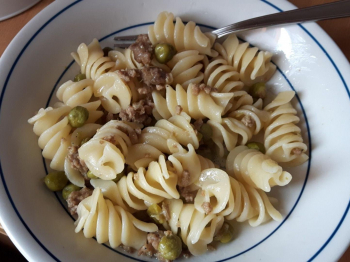 Fusilloni di Gragnano con salsiccia e piselli