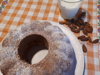 Ciambella al latte di mandorla 🍩💙