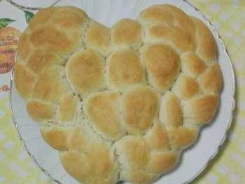 Pane intrecciato a forma di cuore