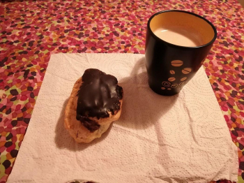 Bignè con crema al cioccolato
