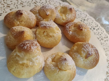 bignè alla crema pasticcera