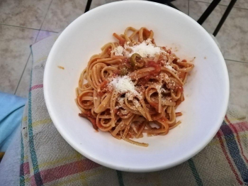 Linguine integrali con le melanzane e olive