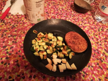 Hamburger con i ceci, zucchine e cipolle
