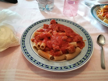Rigatoni integrali al sugo di tonno fresco