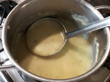 Vellutata di patate con zucchine e pomodorini