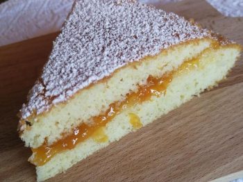Crostata morbida con confettura di albicocche