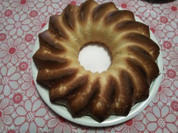 Ciambella con farina di riso, mandorle e yogurt