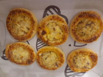 Tortini di sfoglia con patate e tonno