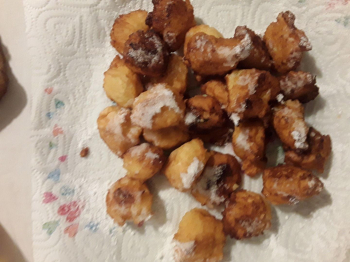 Castagnole di ricotta al forno