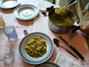 Conchigliette con i piselli secchi