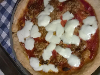Pizza tonno e funghi alla pizzaiola