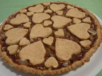 CROSTATA INTEGRALE CON PRUGNE, MELE, CACHI E MANDORLE