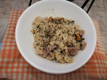 Riso con tonno fresco, cozze e zucchine