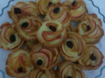 Mini crostatine con crema e mele