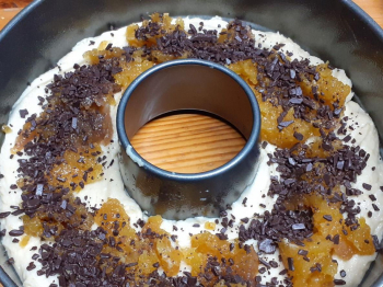 Ciambella alla ricotta con marmellata e cioccolato
