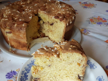 Pan colomba albicocche e cioccolato
