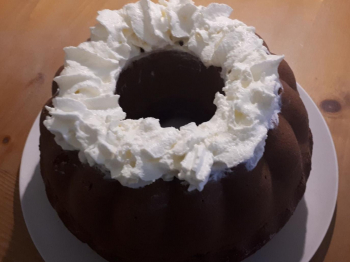 Ciambella al cacao con panna 🍩🍨