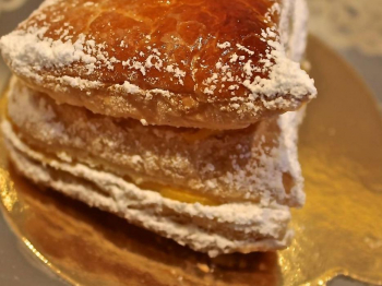 Biscotti di sfoglia alla crema e miele