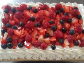 Torta panna e frutta