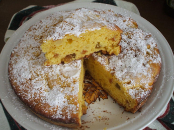 Torta con uvetta e canditi