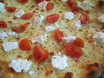 Pizza pomodorini e feta