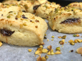 Biscotti nocciolini con ripieno di fichi e datteri