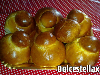 brioche col tuppo  tipiche siciliane