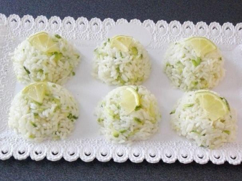 Tortini di riso freddi zucchine e limone