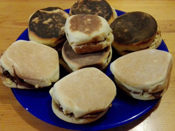 Focaccine morbide dal cuore di crema alla nocciola