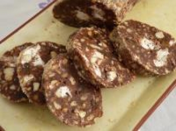 SALAME AL CIOCCOLATO CON TORRONE ARACHIDI E UVETTA