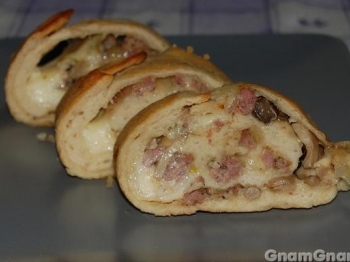 ROTOLO SALSICCE E PROVOLA