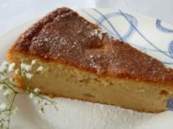 TORTA DI PANE RAFFERMO CON MASCARPONE AMARETTI E PERE
