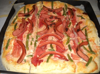 PIZZA WURSTEL E FAGIOLINI