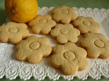Biscotti con farina di farro al profumo di limone