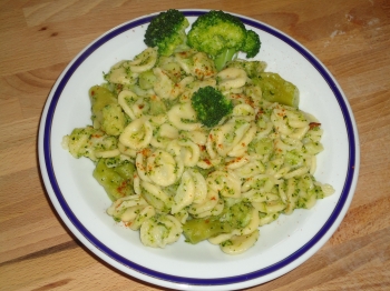 ORECCHIETTE BROCCOLETTI E PEPERONCINO!!!!