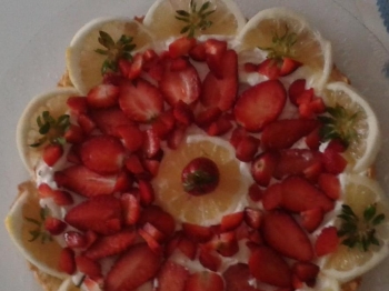 crostata con crema al limone e fragole