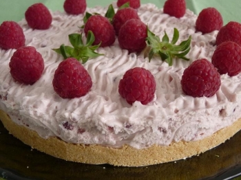 Torta fredda allo yogurt e frutti di bosco