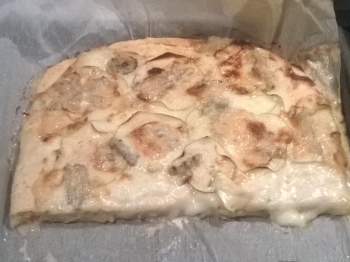 PIZZA CON MELA VERDE E ZOLA