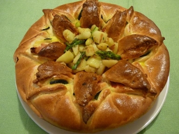Corona con zucchine e peperoni