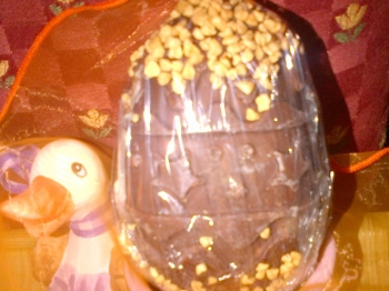 Uovo di pasqua con amaretti