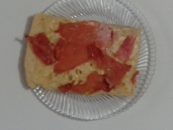 focaccia di ricotta con prosciutto e formaggio