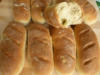 Ciabattine di pane alle olive verdi
