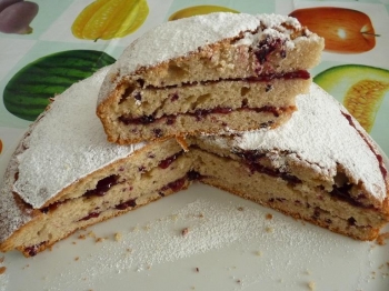 Torta con frutti di bosco e aroma di mirtilli