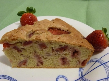 Torta veloce alle fragole senza grassi e senza latte